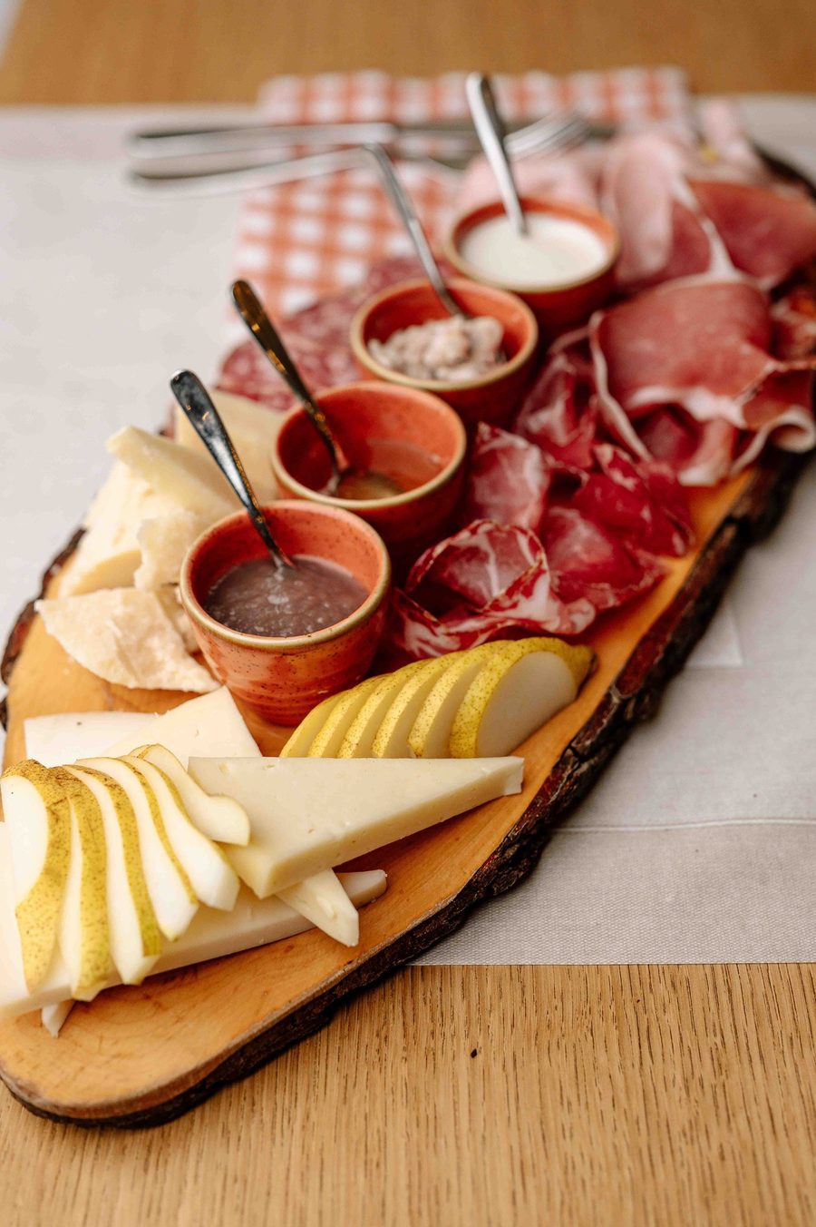 TAGLIERE EMILIANO SALUMI E FORMAGGI
